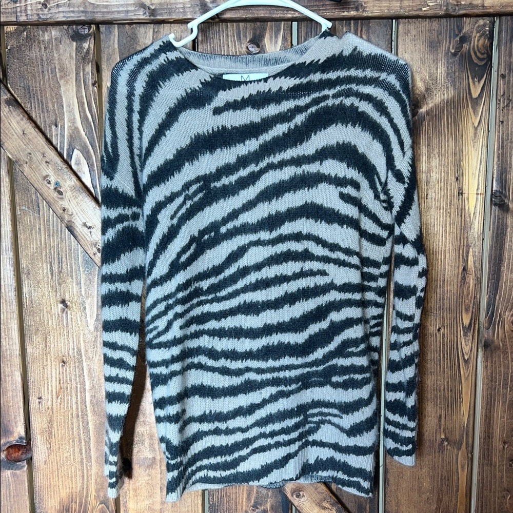 Magaschoni 100 % Cashmere Zebra-Print Knit Sweater in Black and Cream